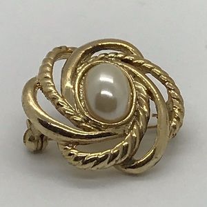 VTG Pearl Pin